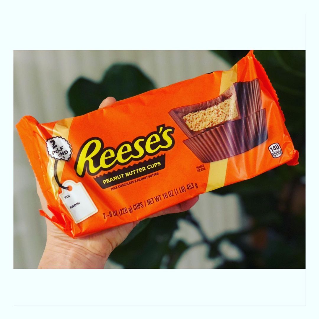 Reese's Peanut Butter Cups (History, Pictures & Commercials) - Snack ...