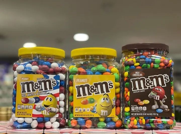 M&Ms: A Crunchy, Colorful History - M.B. HENRY