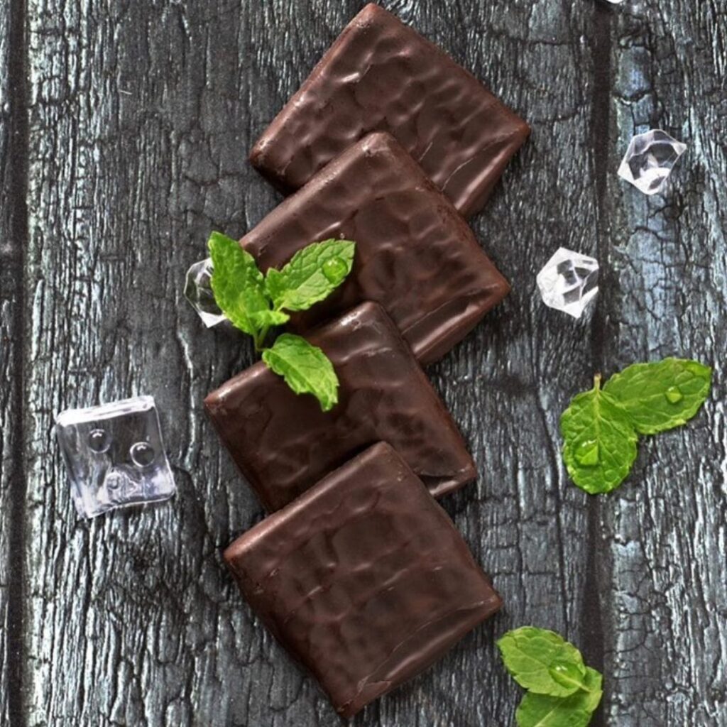 After mint. Мятный шоколад after eight. Halloren шоколад. Halloren шоколад с мятой. Тонкий шоколад thin.