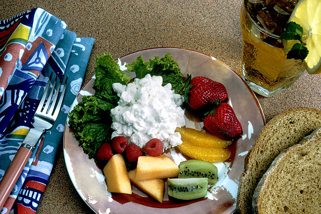 Cottage Cheese and Fruit